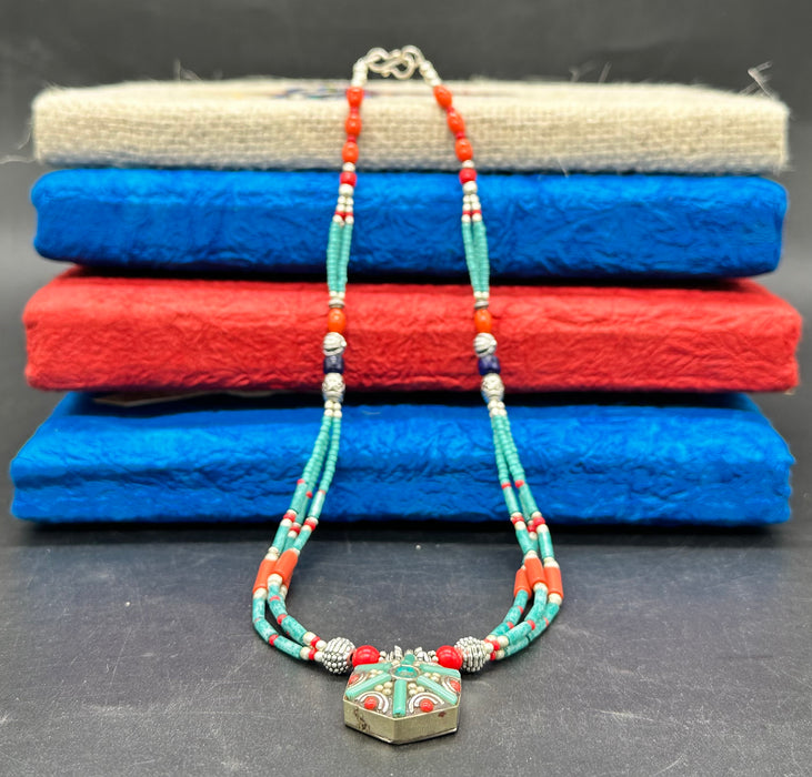 Collana tibetana con ciondolo mandala