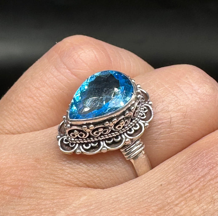 Anello blu topazio