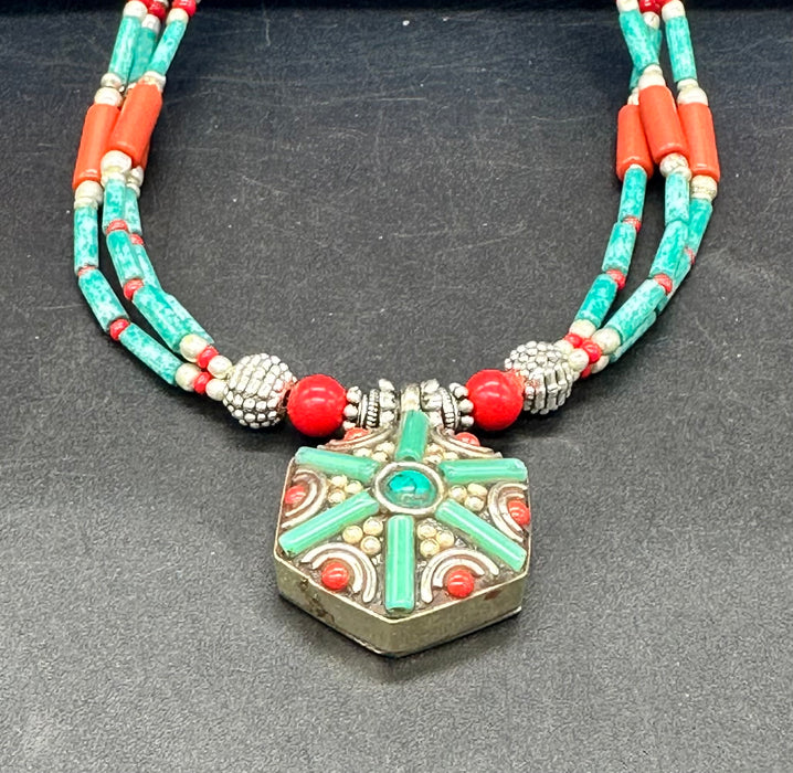 Collana tibetana con ciondolo mandala