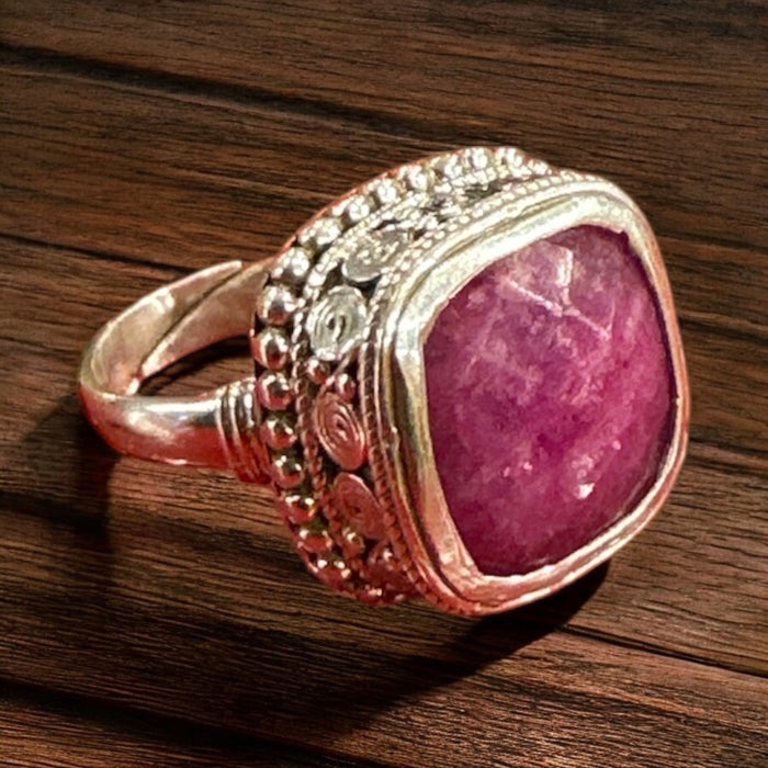 Anello radici di rubino