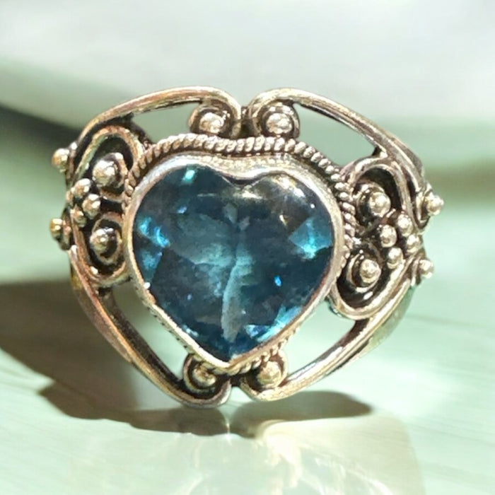 Anello con blu topazio(taglia unica)